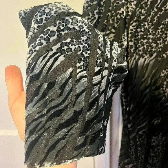 CHICOS Black Silver Animal Print Velvet Burnout Tunic Duster Top|2/M whimsigoth - Picture 3 of 14